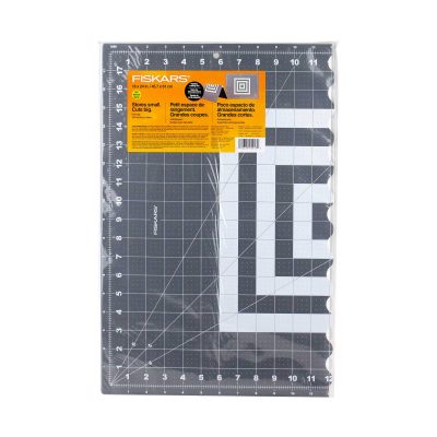 FISKARS FOLDING MAT, 18" X 24"